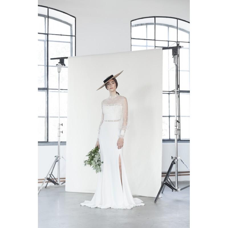 زفاف - Divine Atelier 2018 Agatha Vintage Ivory Sweep Train Aline Bishop Sleeves Illusion Appliques Charmeuse Dress For Bride - 2018 Unique Wedding Shop