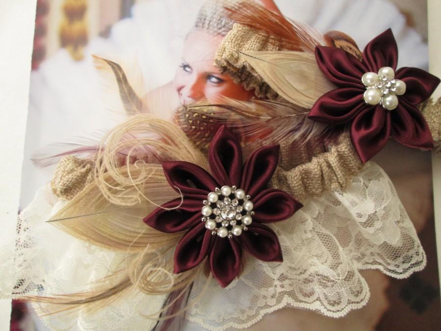 Свадьба - PLUS SIZE Brides, Burlap Wedding Garter Set, Marsala / Wine Red Garter, Peacock Garters, Ivory Lace Bridal Garter, Rustic- Country Bride