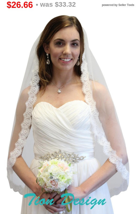 زفاف - Cyber Monday Bridal Veil, Alencon Lace Fingertip Veil, Scallop Lace Veil, Wedding Veil #70811