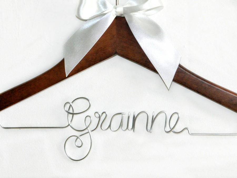 Hochzeit - Wedding hanger,Bride hanger,Mrs hanger, Bridal Shower Gift, Personalized Bride Hanger, Personalized Custom Wedding Hanger, dress hanger,