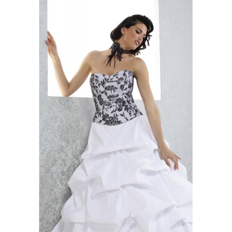 Mariage - Pia Benelli, Amour blanc et noir - Superbes robes de mariée pas cher 