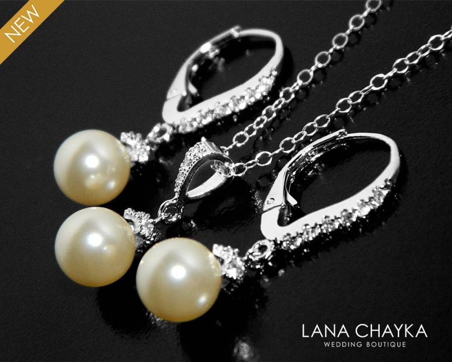 Mariage - Bridal Ivory Pearl Jewelry Set Swarovski 8mm Pearl Earrings&Necklace Set Small Pearl Leverback Earrings Necklace Set Bridesmaids Pearl Set - $46.50 USD
