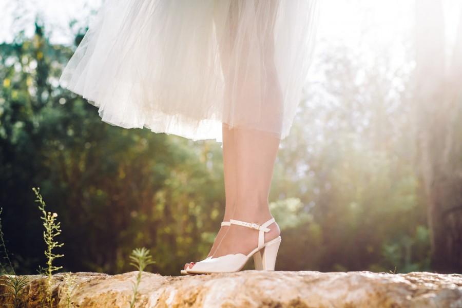 Hochzeit - Vegan wedding shoes / vegan wedding day shoe / cream color bridal shoe / shoes for special day / high heel design / unique and standout
