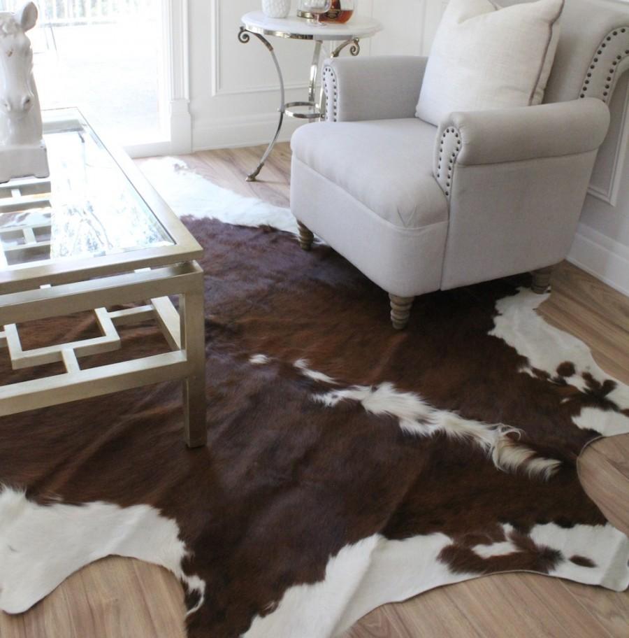 Mariage - Chocolate brown and white cowhide rug 