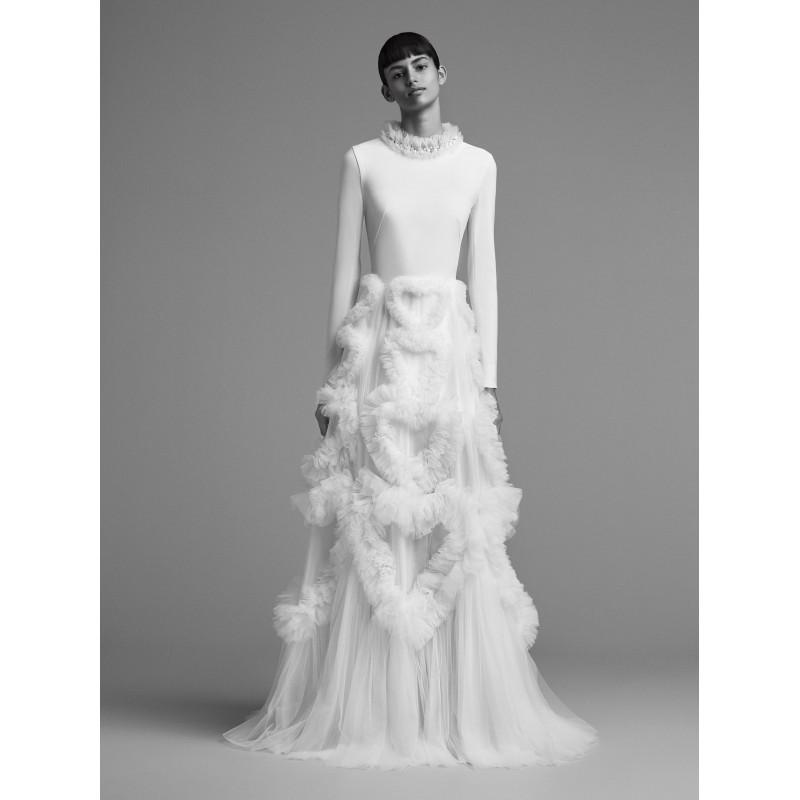 Hochzeit - Viktor&Rolf Fall/Winter 2018 Vogue Court Train Ivory High Neck Aline Hand-made Flowers Tulle Long Sleeves Wedding Gown - Charming Wedding Party Dresses