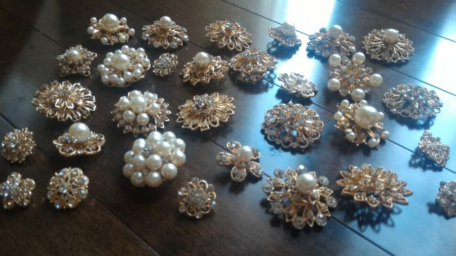 Mariage - 10 pcs Assorted New GOLD or SILVER Rhinestone Button Brooch Embellishment Pearl Crystal Button Wedding Brooch Bouquet Cake Hair Comb
