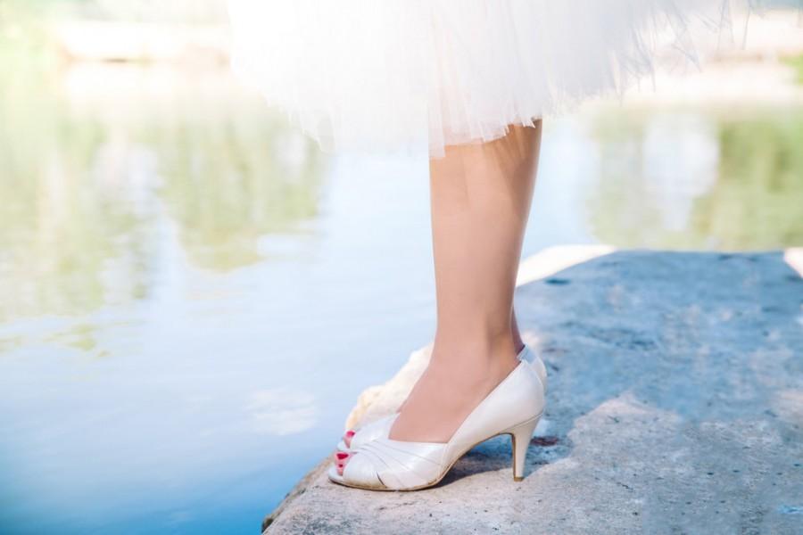 زفاف - Non leather bridal shoes / high heel bridal shoe / open toe wedding shoes / beautiful bridal shoe / non leather pearl color / gift for bride
