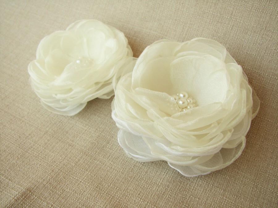 Mariage - Ivory hair clips Bridal floral hair accessories Wedding hair flowers Set of 2