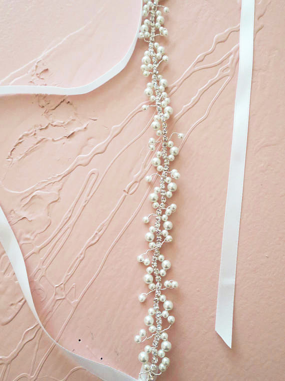 Свадьба - Bridal Pearl Belt Wedding Dress Sash Ivory Bridesmaid Belt Silver Gold Rhinestone Wedding Belt Pearl Thin Pearl Sash Art Deco Vintage Glam - $59.00 USD