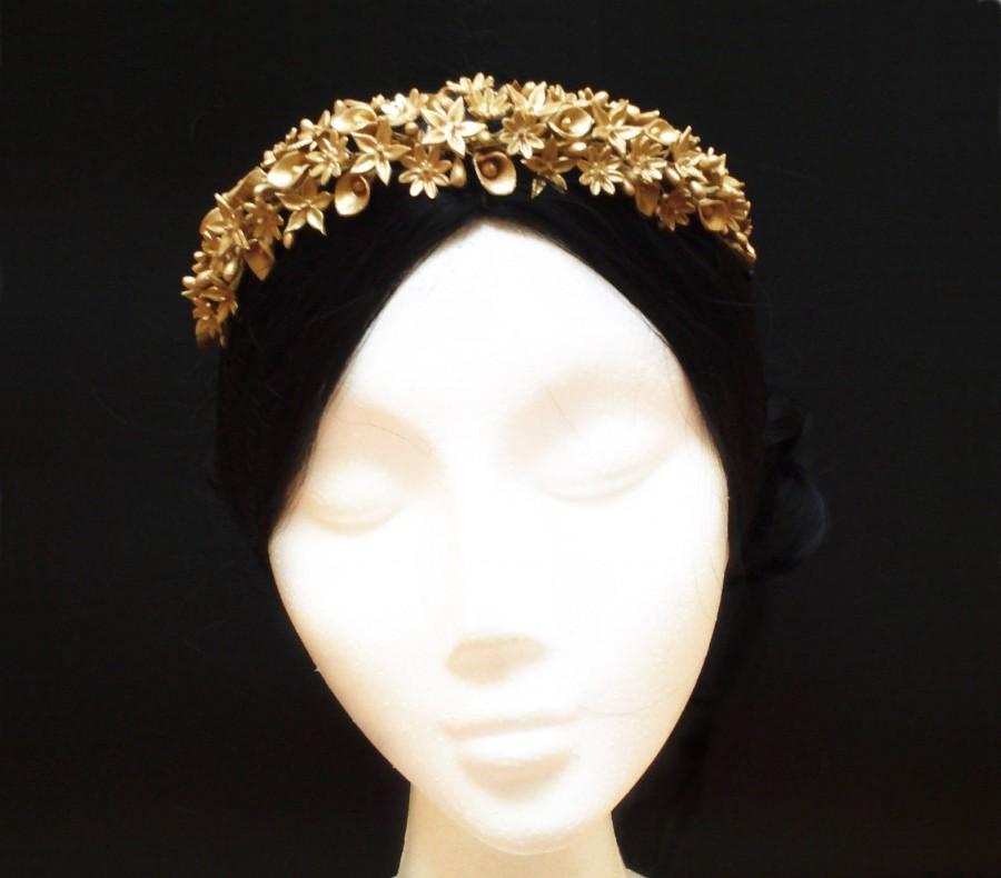 Hochzeit - Bridal tiara. Bridal headpiece. Gold wedding tiara. Flower bridal tiara. Flower crown. Wedding crown. Bridal headband. Porcelain crown. - $86.50 EUR