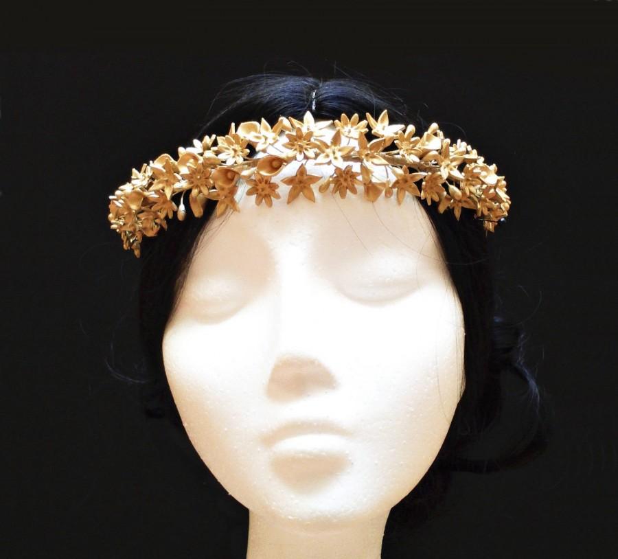 زفاف - Bridal crown. Bridal headpiece. Wedding crown. Bride flower crown. Floral headpiece. Bridal wreath. Porcelain flower crown. Bridesmaid hair - $126.50 EUR