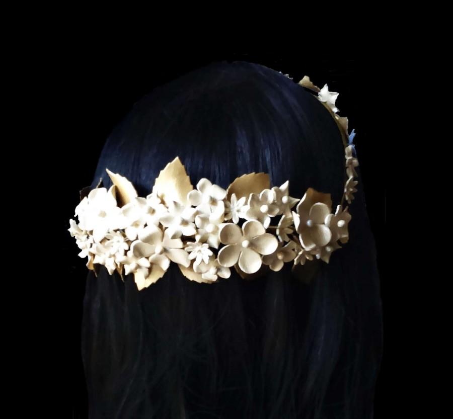 Wedding - Bride crown. Flower crown. Wedding wreath. Bridal flower halo. Porcelain crown. Bridal headpiece. Floral crown. Porcelain headpiece. - $79.00 EUR
