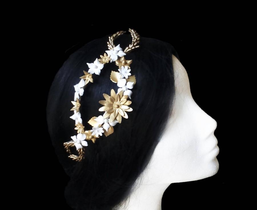 Wedding - Wedding flower tiara. Bridal flower crown. Bridal hair vine. Gold and white wedding headpiece. Bridal tiara. Porcelain headpiece. Bridesmaid - $55.25 EUR