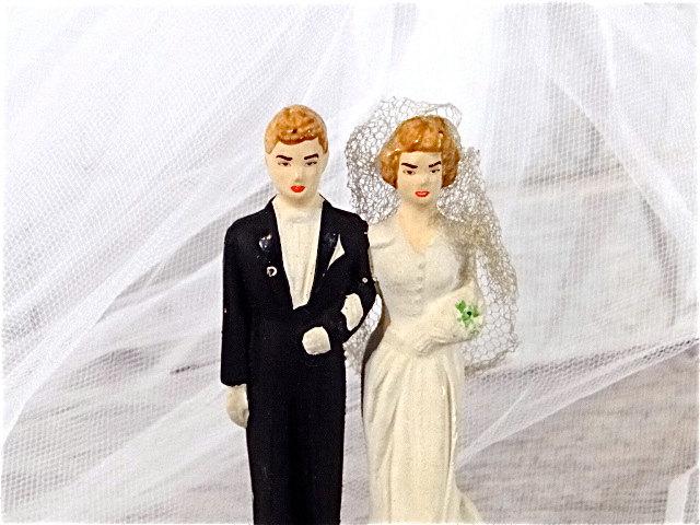 Hochzeit - Chalkware Wedding Cake Topper Decor Antique Bride Groom Supplies 1800's