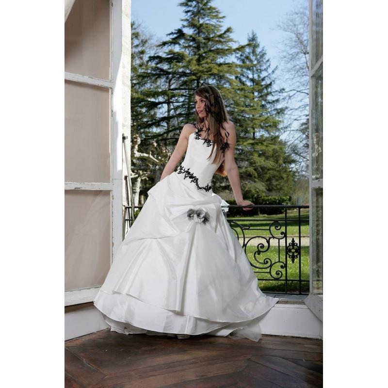 Mariage - Primanovia, Caroline noir et blanc - Superbes robes de mariée pas cher 