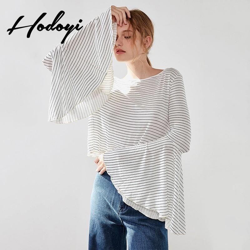 Hochzeit - Must-have Oversized Vogue Simple Flare Sleeves Scoop Neck Vertical Stripped Fall T-shirt - Bonny YZOZO Boutique Store