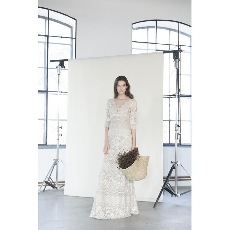 زفاف - Divine Atelier 2018 Ivy Column Sweep Train Vintage Ivory 1/2 Sleeves V-Neck Embroidery Lace Wedding Dress - Branded Bridal Gowns