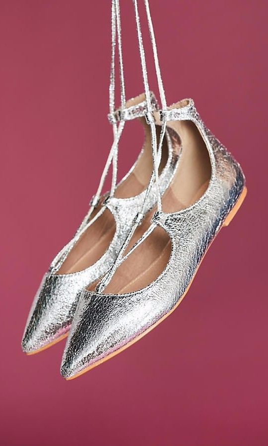 Hochzeit - 15 Gorgeous Wedding Flats For Every Type Of Bride At Every Price Point