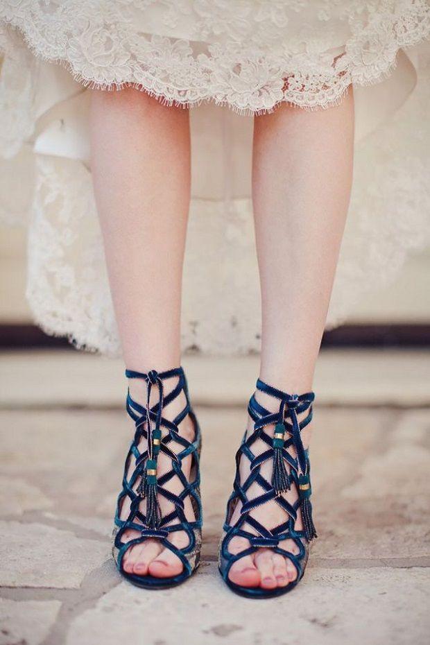Hochzeit - 10 Gorgeous Velvet Bridal Shoes