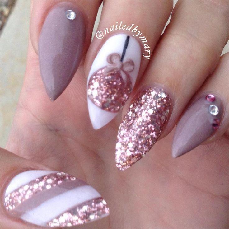 Mariage - 22 Beauty Nails Design Ideas For Christmas 2017
