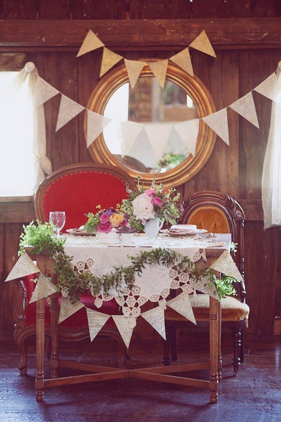 Свадьба - Top 20 Sweetheart Table Decor Ideas For Barn Weddings