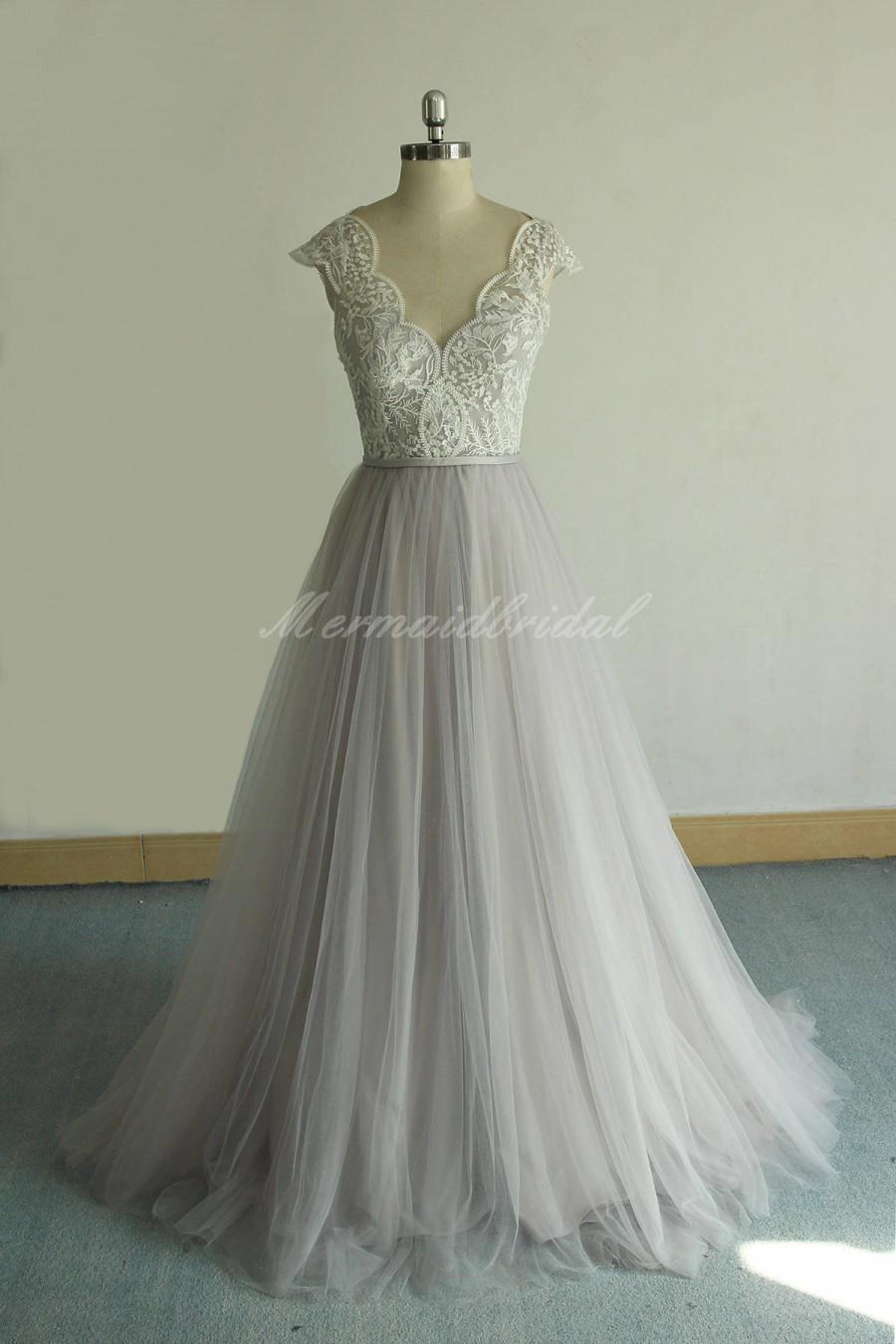 Свадьба - Romantic Bohemian Wedding Dress,Scallop Neckline Outdoor Wedding dress, High Fashion Lace Weddin Dress With Silver Skirt  and Capsleeves