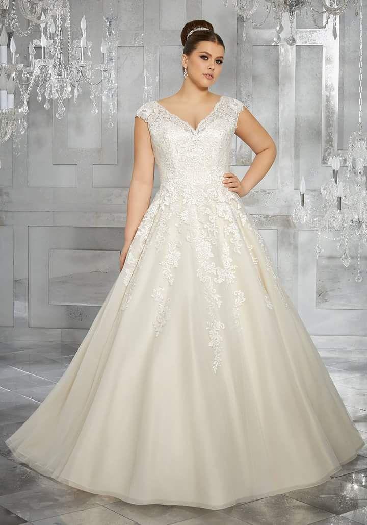 Hochzeit - 40  Elegant Plus Size Wedding Dresses That Make You Proud Of Your Curves