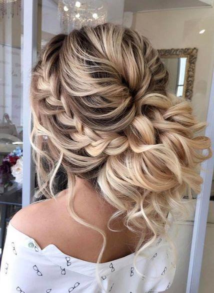 Свадьба - Best Hairstyle To Wear With Halter Dress