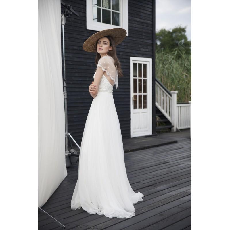 زفاف - Divine Atelier 2018 Tess Sweet Sweep Train White Aline V-Neck Cap Sleeves Embroidery Silk Beach Bridal Gown - Crazy Sale Bridal Dresses