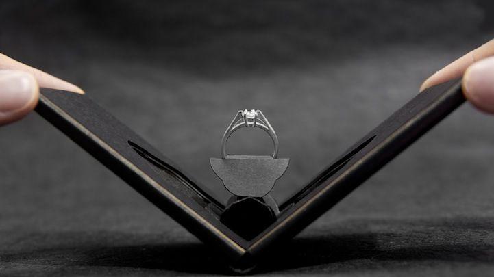 Hochzeit - This Handy-Dandy, Super Slim Ring Box Is A Game Changer