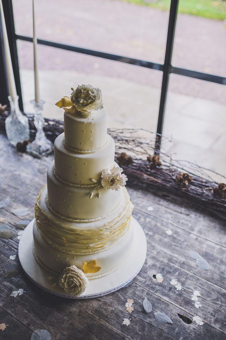 Свадьба - Ethereal & Romantic Autumn Barn Wedding