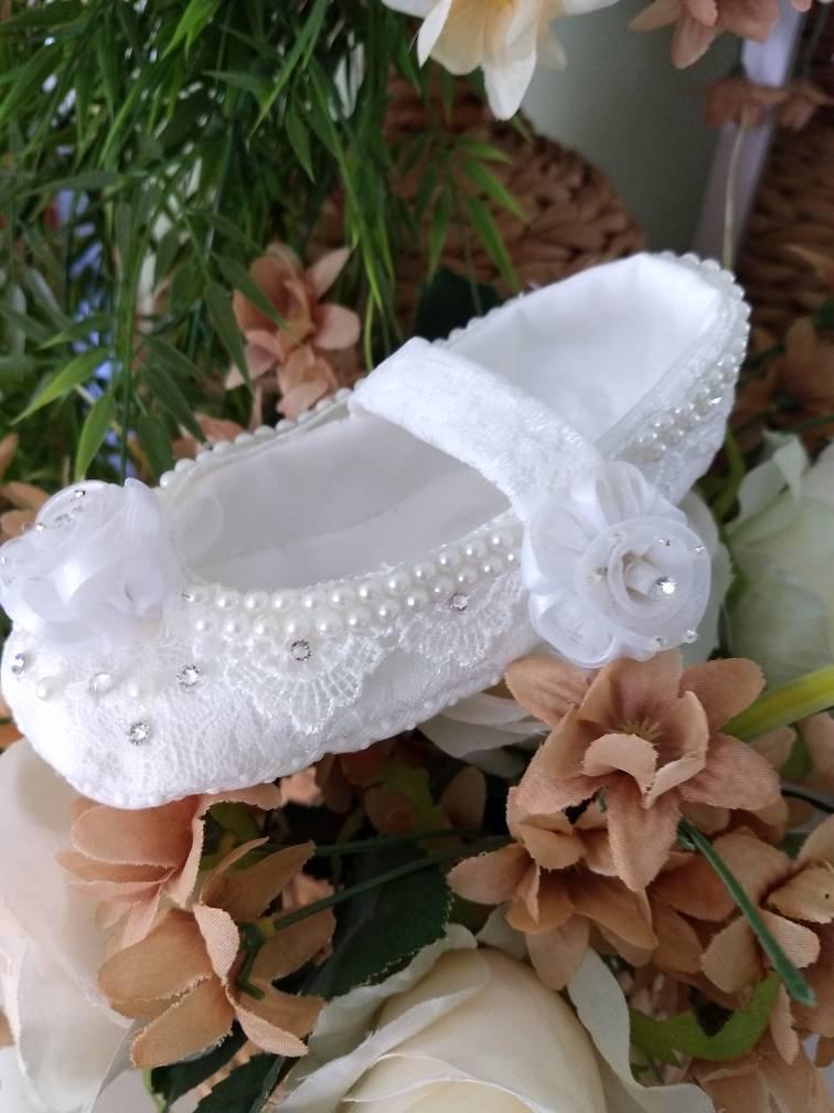 Свадьба - Handmade Custom Lace Flower  Girl Ballet Slippers
