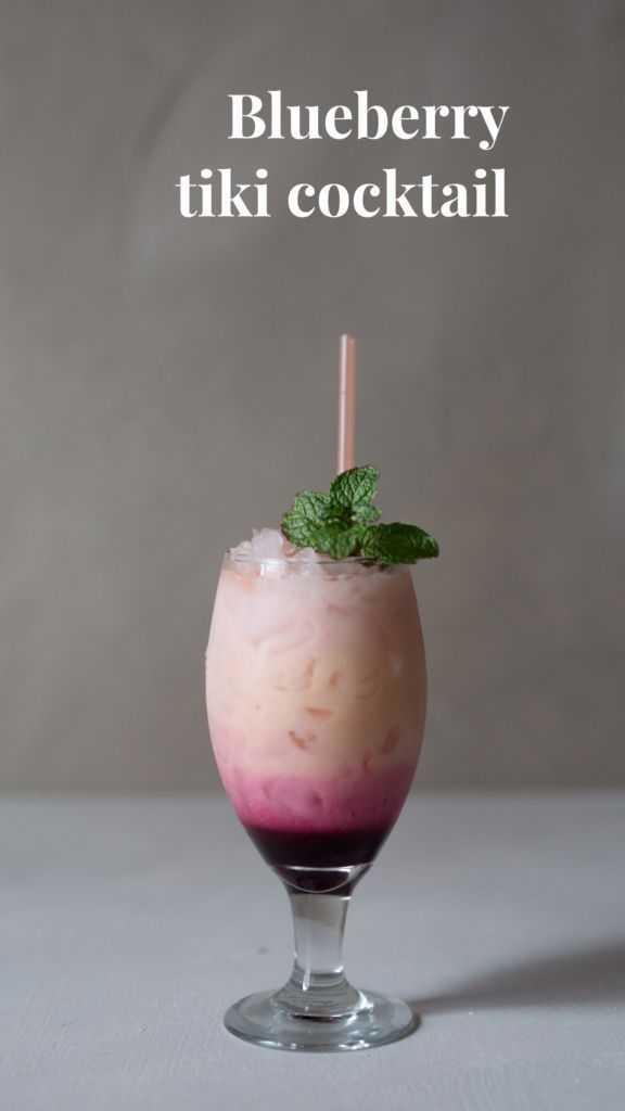 Hochzeit - How To Create A Two Layered Cocktail (Blueberry Tiki Cocktail)
