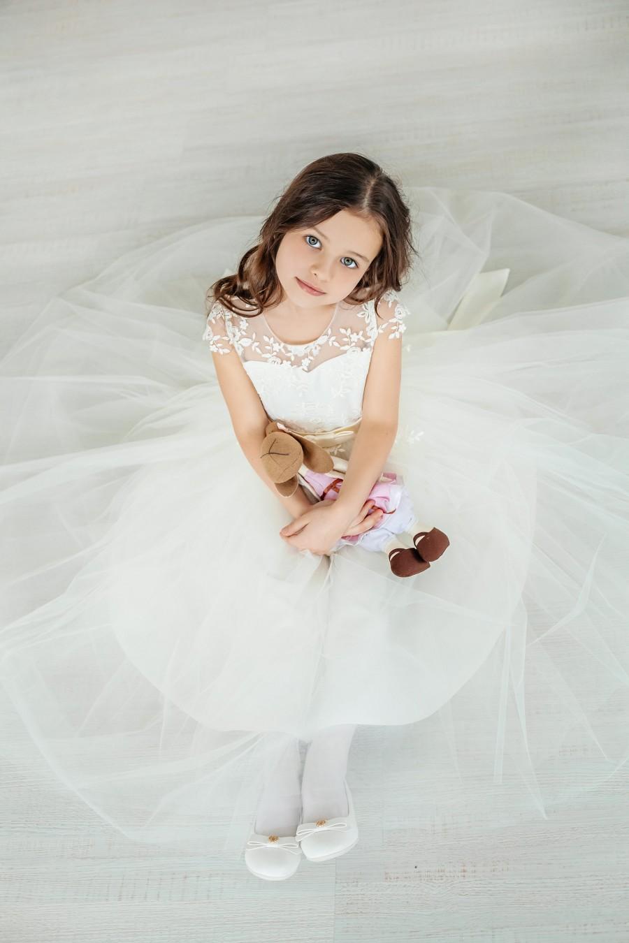 Mariage - Tulle Flower Girl Dress, Lace Flower Girl Dress, Ivory Girl Dress, Birthday Girl Dress, Country Girl Dress, Rustic girl dress, tutu Dress
