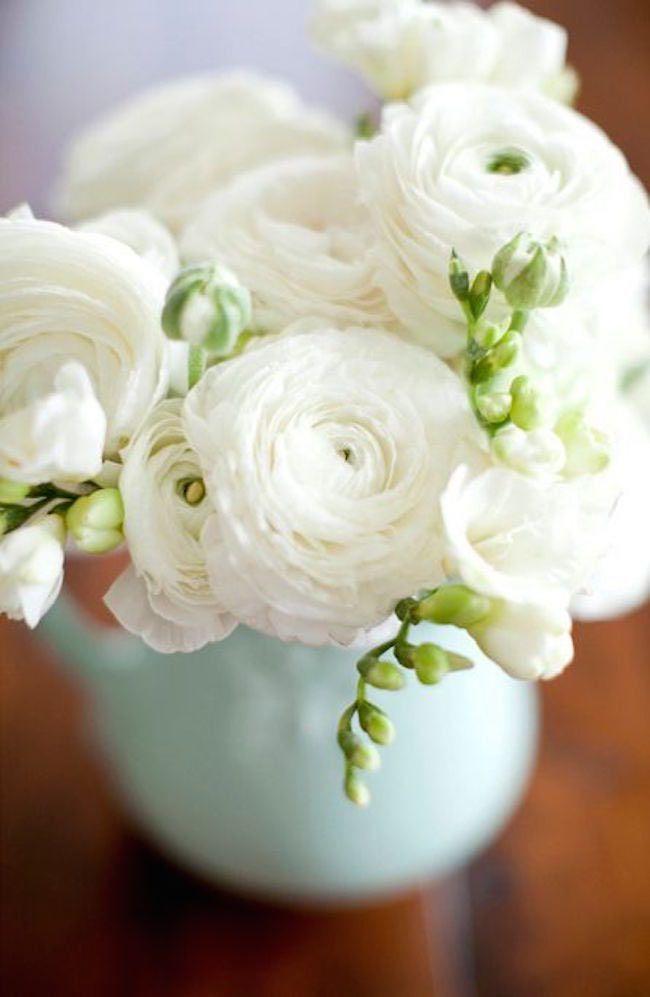 Hochzeit - Romantic Wedding Centerpieces With Ranunculus