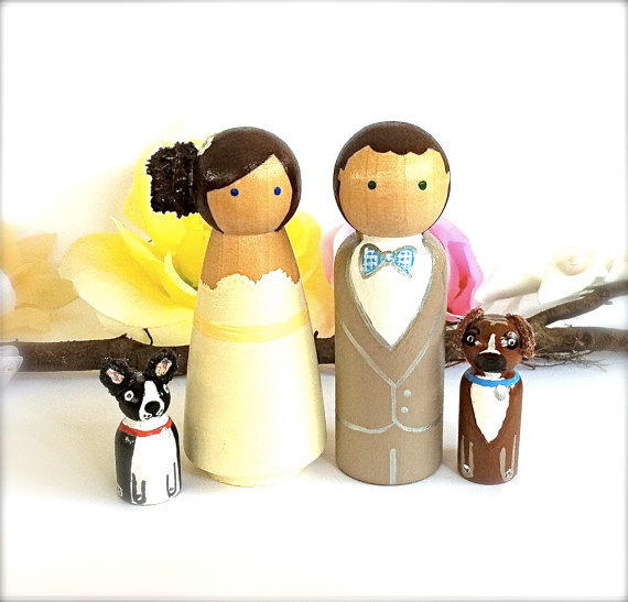 Свадьба - Wedding Cake Topper Custom Bride and Groom with 2 Pets Large Personalized Wood Peg Dolls Peggies Dog Cat Animals Cute CreativeButterflyXOX