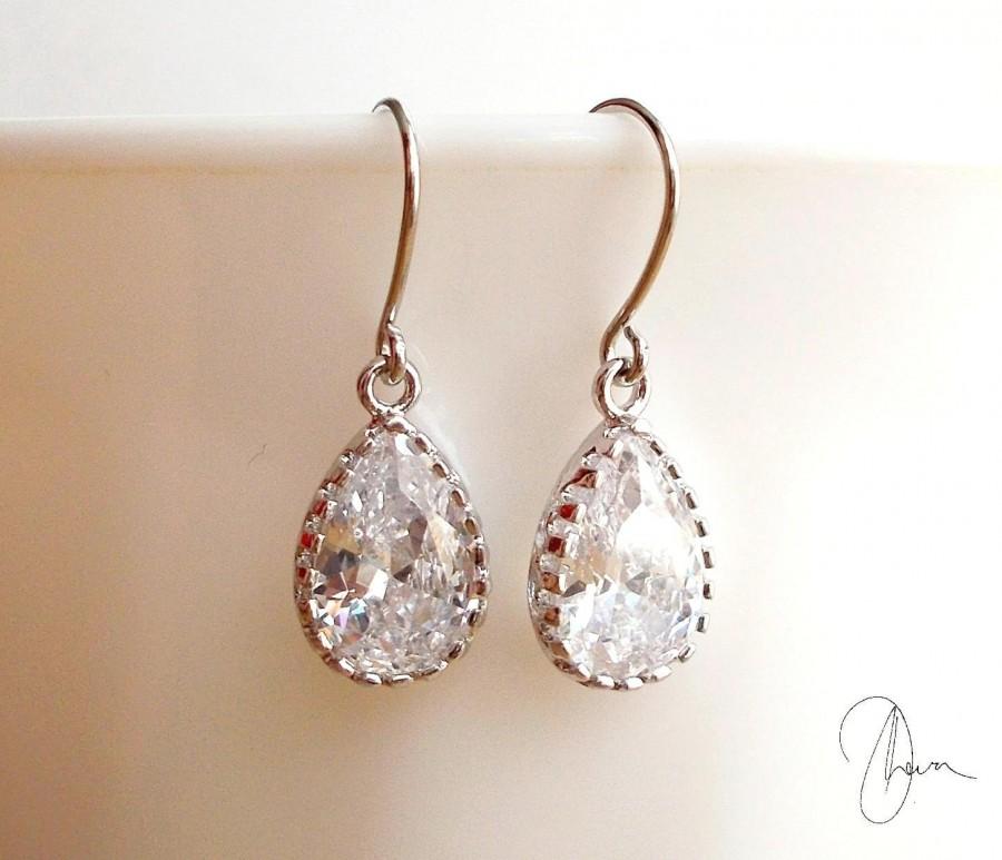 Свадьба - Tiny Silver Crystal Earrings - Small Teardrop Dangle Earrings - Simple Minimal Wedding, Bridal, Maid of Honour, Bridesmaid Jewellery Gift