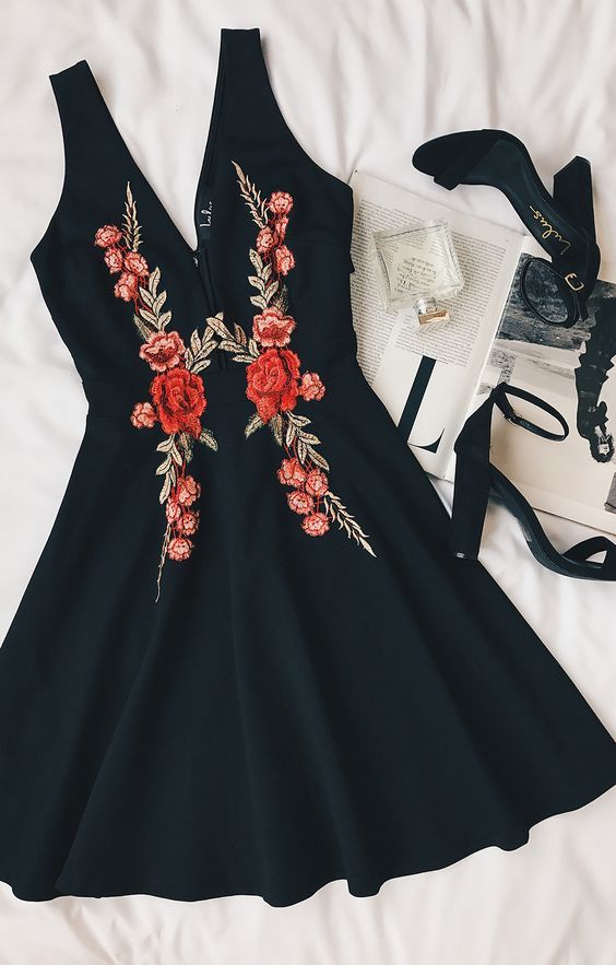 زفاف - Romantic Rose Black Embroidered Skater Dress