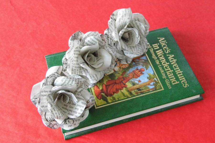 Hochzeit - 3 x Alice In Wonderland Paper Flowers,  Book Page Paper Roses - Handmade flowers, Fantasy Wedding, Themed Wedding, Alice in Wonderland Gift
