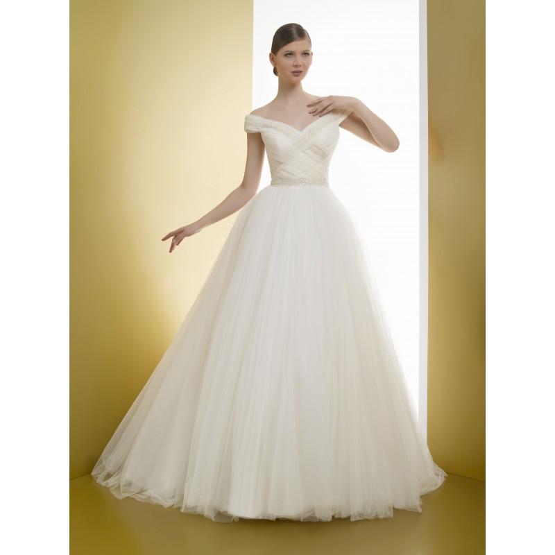Hochzeit - Miquel Suay Darina - Royal Bride Dress from UK - Large Bridalwear Retailer