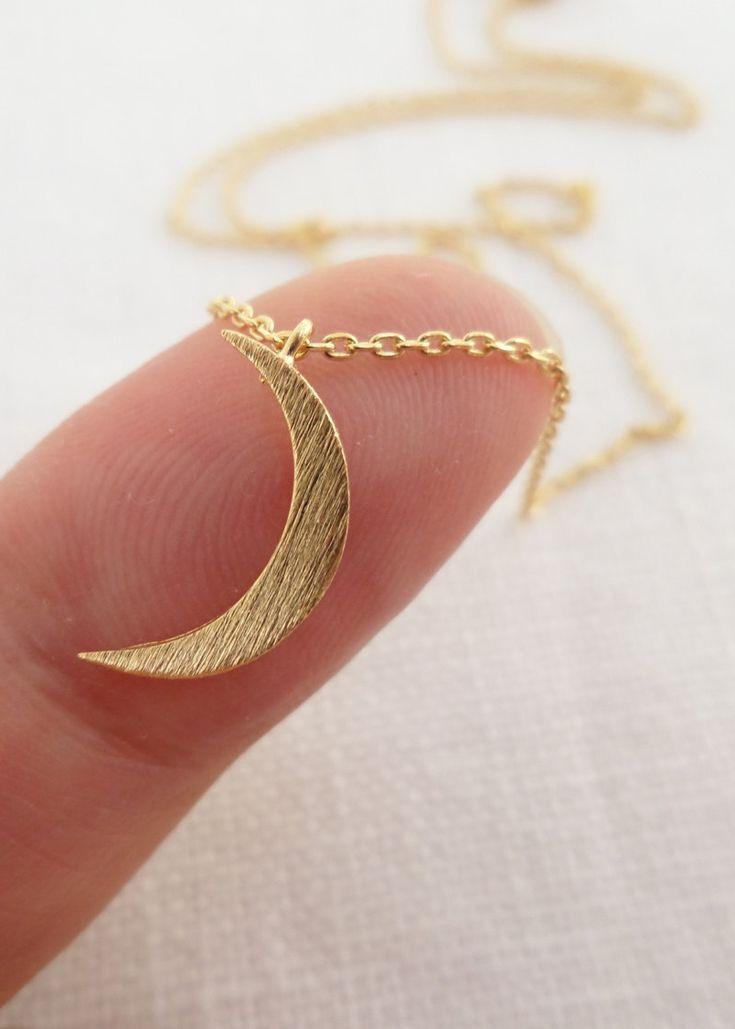 Hochzeit - Tiny Gold, Silver Or Rose Gold Crescent Moon Necklace.... Dainty And Delicate, Birthday, Wedding, Bridesmaid Gift