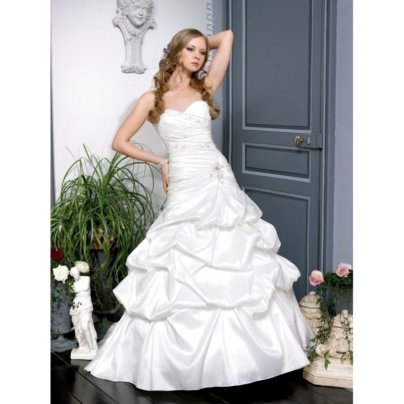 Mariage - Miss Kelly, 131-43 - Superbes robes de mariée pas cher 