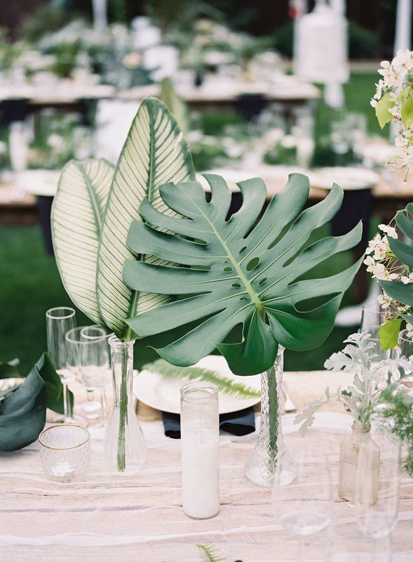 Hochzeit - 14 Reasons Why Tropical Foliage Is The Latest Wedding Trend We Love