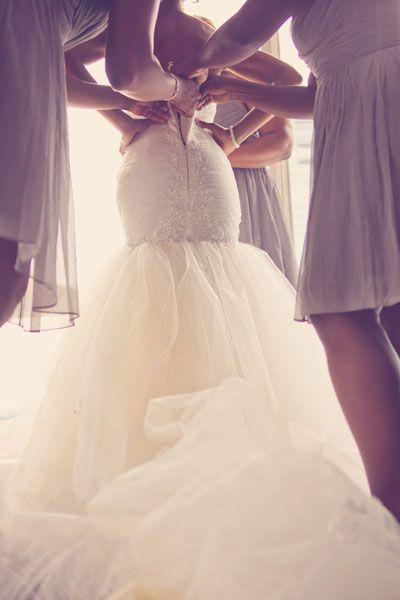 زفاف - 20 Heart-melting Getting Ready Wedding Photo Ideas You Can’t Miss