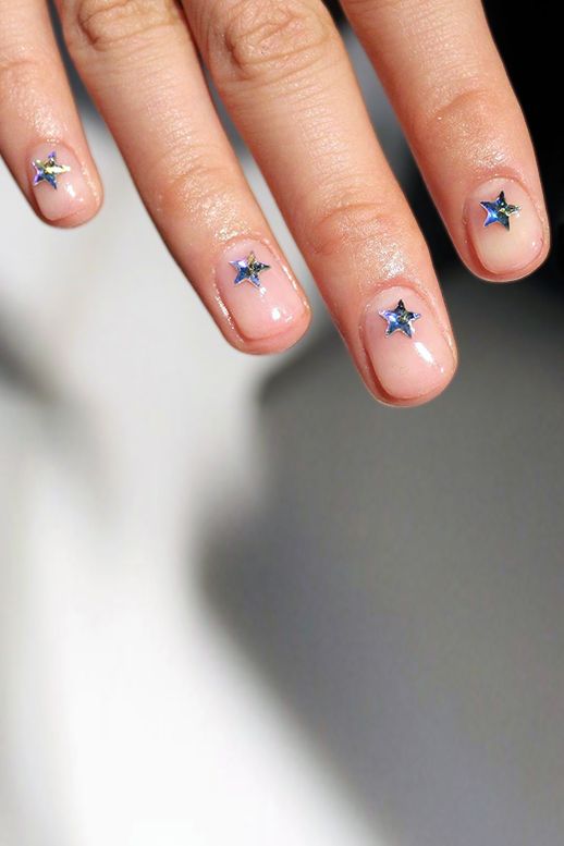 Hochzeit - How Cool Is This Star Manicure? (Le Fashion)