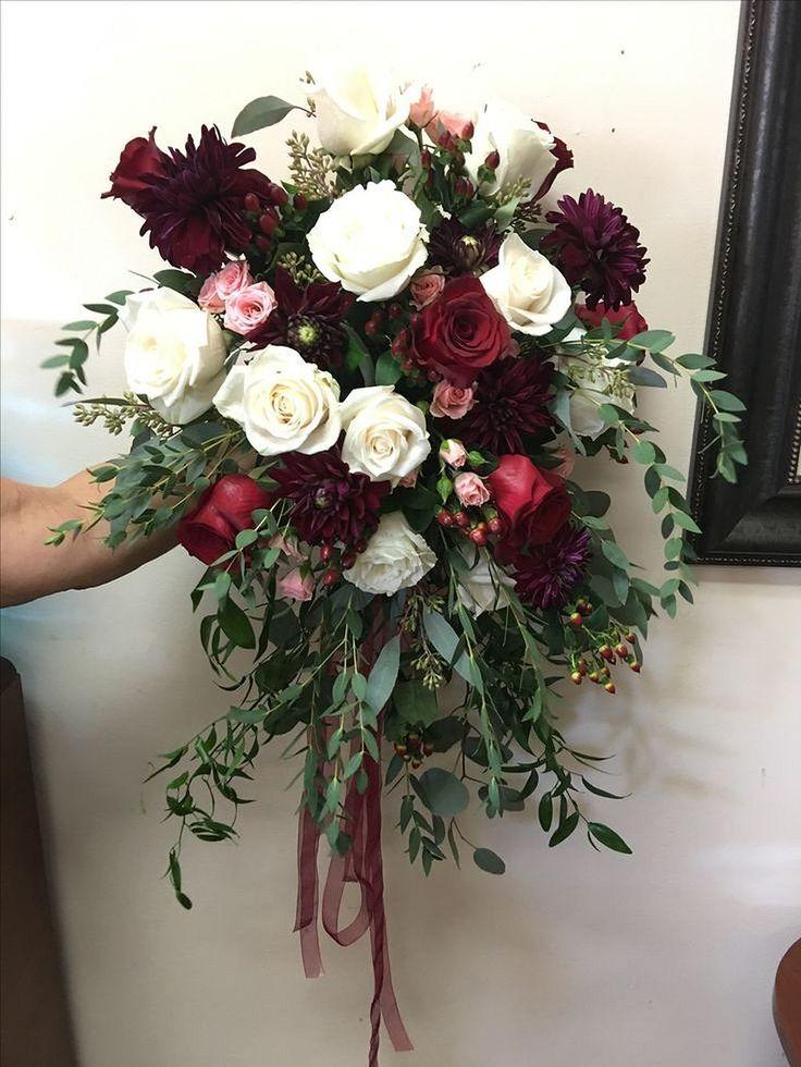 Hochzeit - Love This Greenery Bouquet With Burgundy