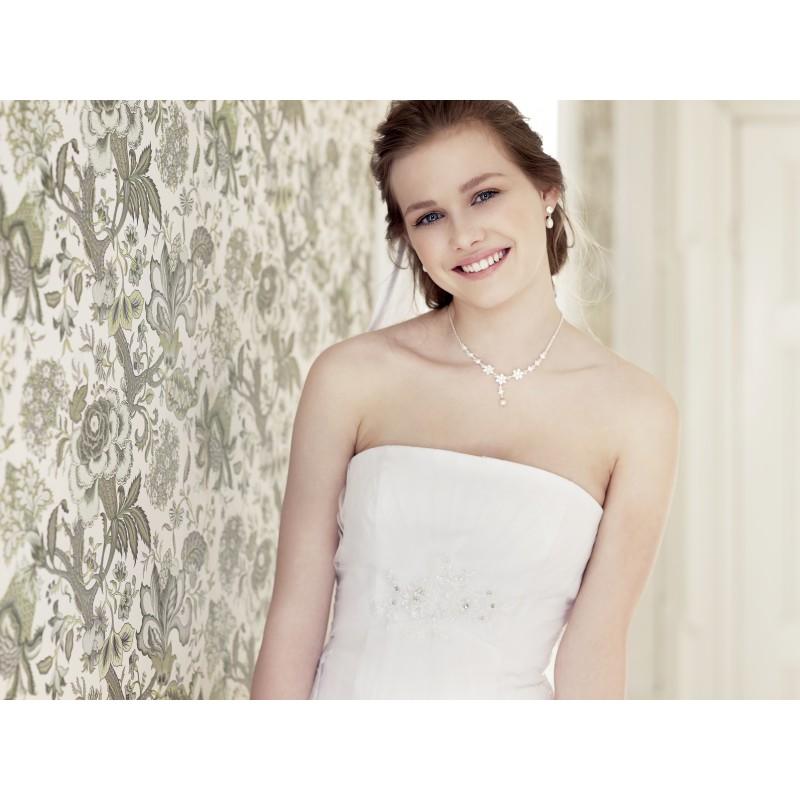 Mariage - LILLY_08-3219-WH_V256 - Royal Bride Dress from UK - Large Bridalwear Retailer