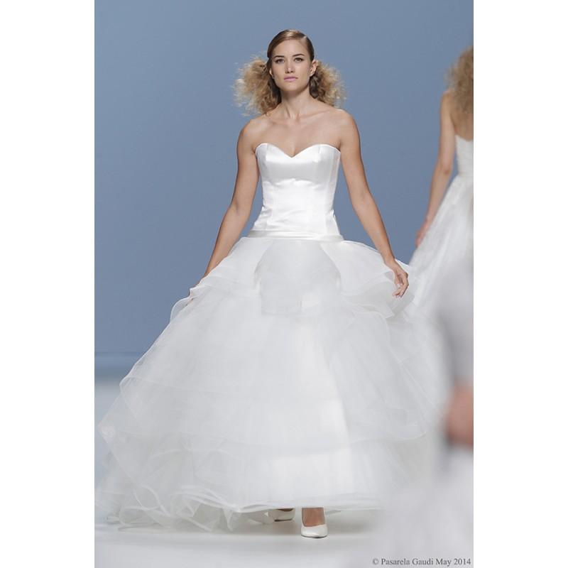 Hochzeit - Cymbeline La Vie en Rose Ivanohe - Royal Bride Dress from UK - Large Bridalwear Retailer