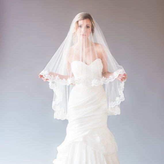Wedding - Scalloped Lace Edge Versatile One Tier Fingertip Length Drop Veil