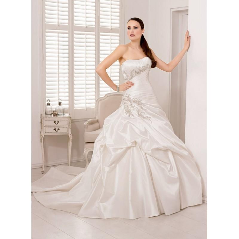Mariage - Divina Sposa, 132-05 - Superbes robes de mariée pas cher 